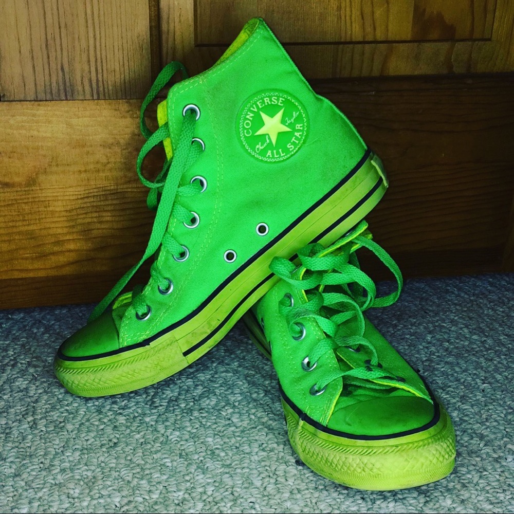 🏖VACA SALE🏖 RARE Converse!!
